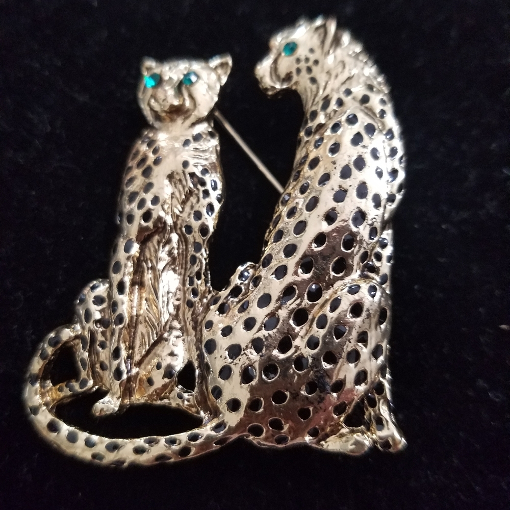 Signed Ali Land brooch